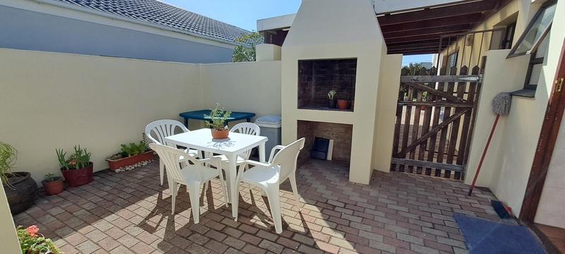 2 Bedroom Property for Sale in Stilbaai Wes Western Cape